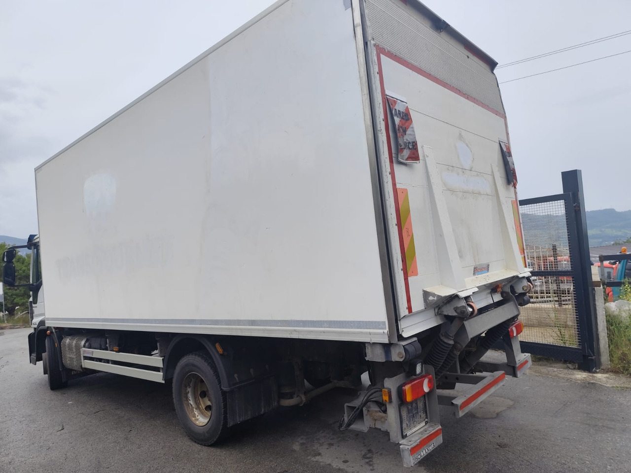 IVECO EUROCARGO 160-280 - Dobozos felépítményű teherautó, Darus autó: 4 kép. IVECO EUROCARGO 160-280 - Dobozos felépítményű teherautó, Darus autó: 4 kép.