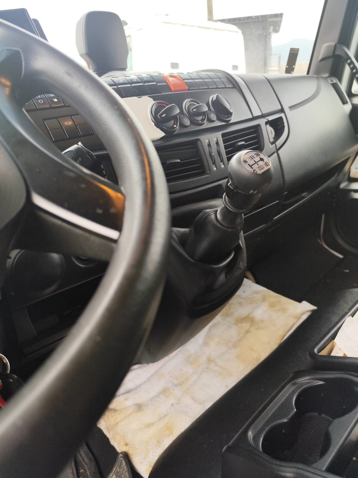Dobozos felépítményű teherautó, Darus autó IVECO EUROCARGO 160-280: 9 kép.