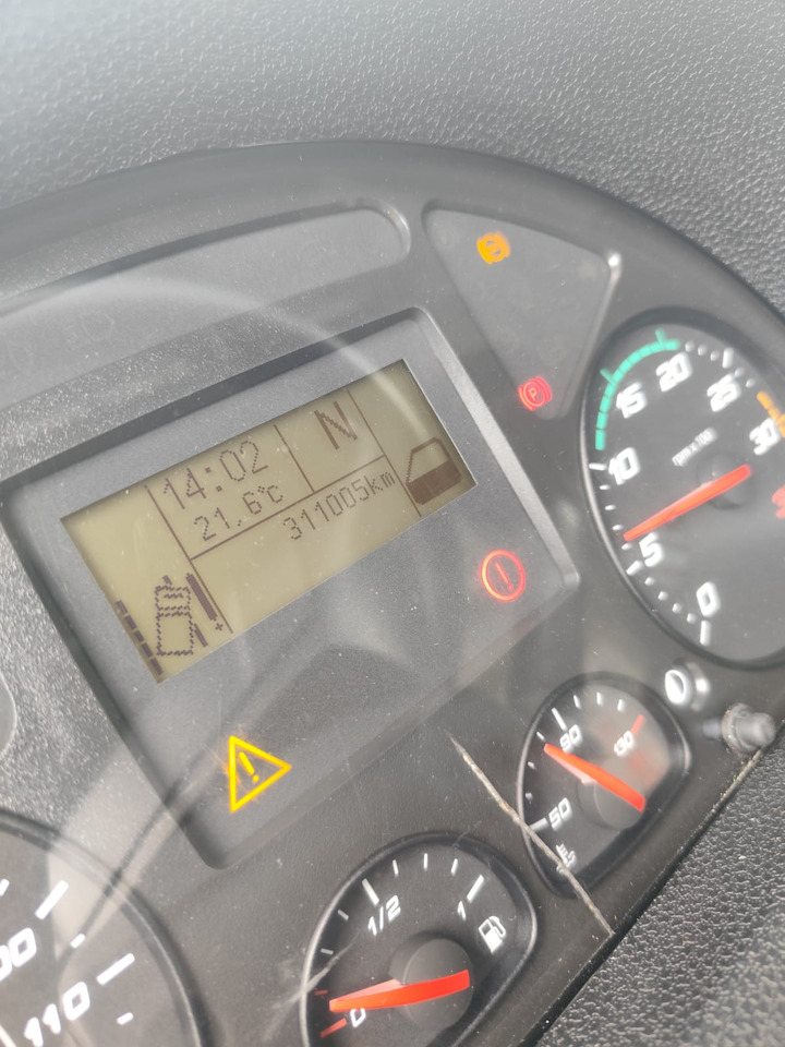 Dobozos felépítményű teherautó, Darus autó IVECO EUROCARGO 160-280: 8 kép.