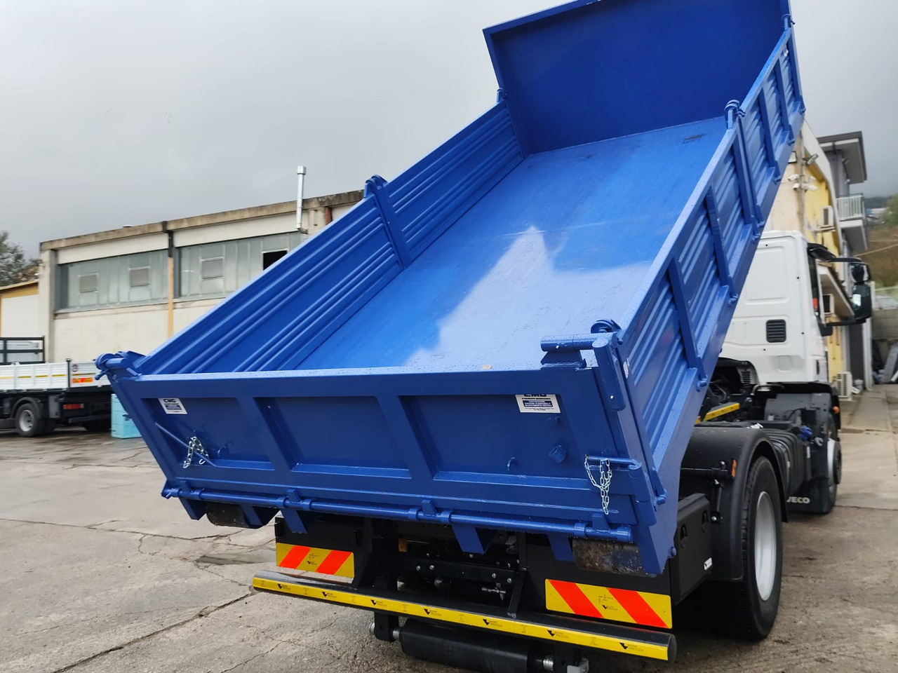 IVECO EUROCARGO 180-250 - Horgos rakodó teherautó, Darus autó: 5 kép. IVECO EUROCARGO 180-250 - Horgos rakodó teherautó, Darus autó: 5 kép.