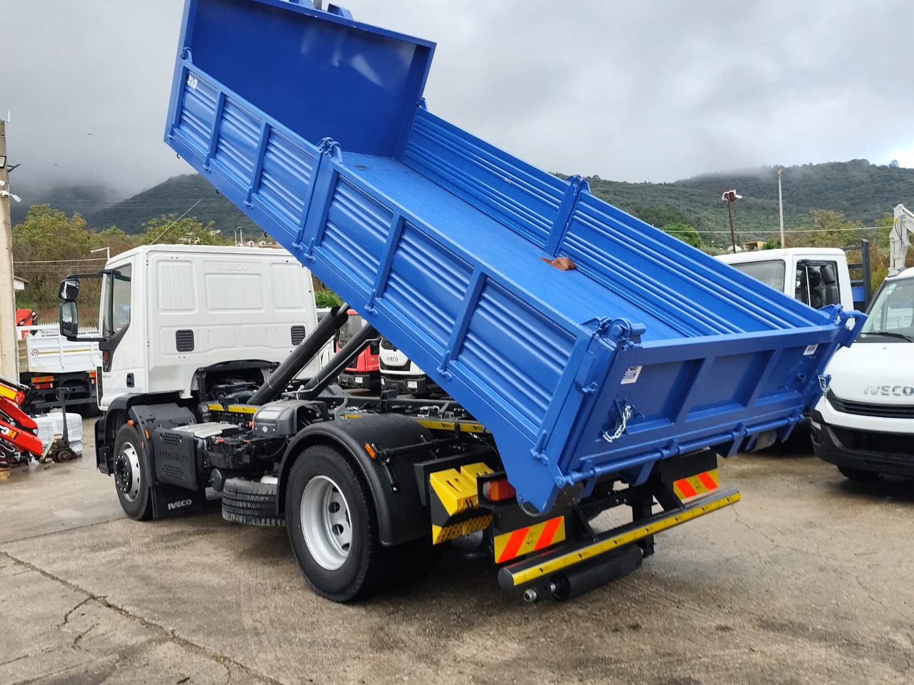 IVECO EUROCARGO 180-250 - Horgos rakodó teherautó, Darus autó: 4 kép. IVECO EUROCARGO 180-250 - Horgos rakodó teherautó, Darus autó: 4 kép.