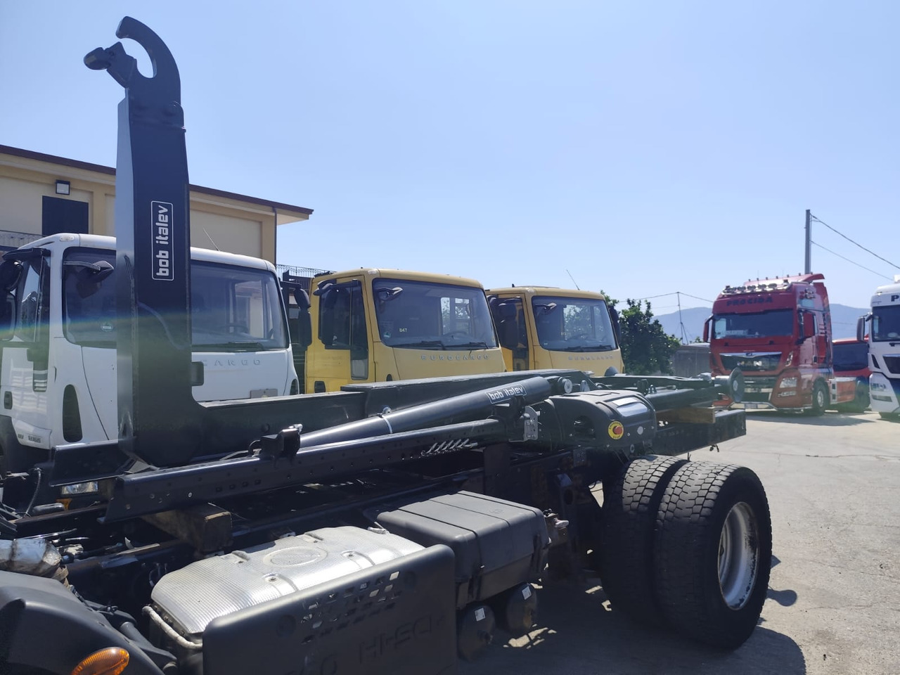 IVECO EUROCARGO 180-250 - Horgos rakodó teherautó, Darus autó: 2 kép. IVECO EUROCARGO 180-250 - Horgos rakodó teherautó, Darus autó: 2 kép.