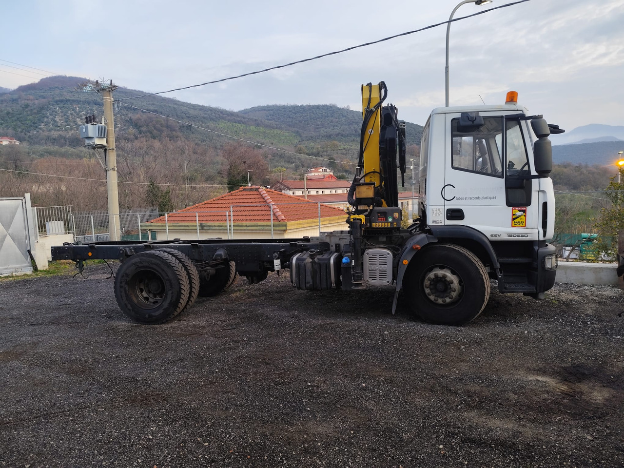 Billenőplatós teherautó, Darus autó IVECO EUROCARGO 180E30: 27 kép.