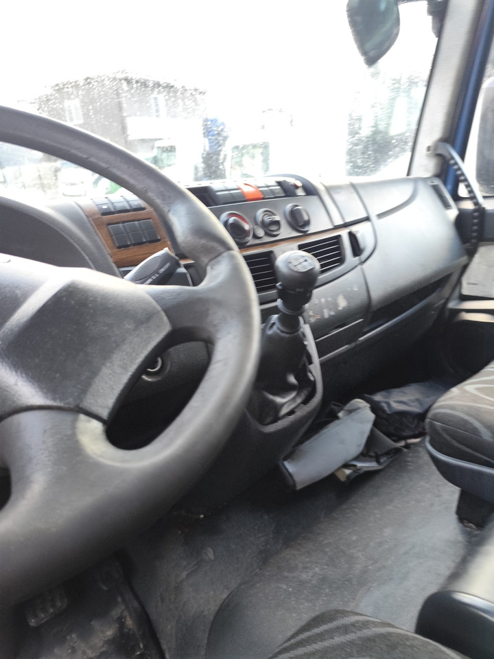 IVECO EUROCARGO 190EL28 - Alvaz teherautó: 2 kép. IVECO EUROCARGO 190EL28 - Alvaz teherautó: 2 kép.