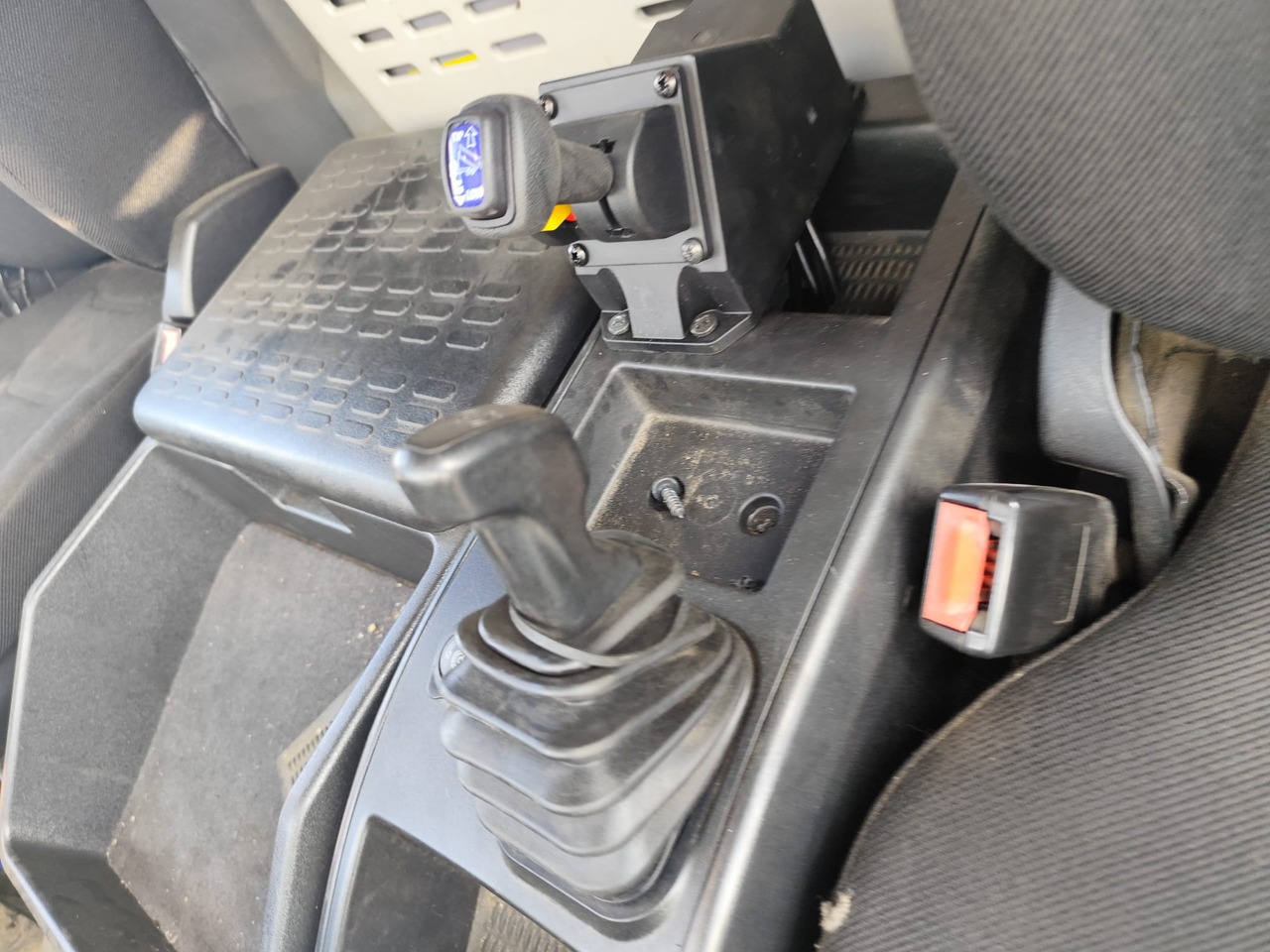 IVECO EUROCARGO 75-160 - Darus autó: 5 kép. IVECO EUROCARGO 75-160 - Darus autó: 5 kép.