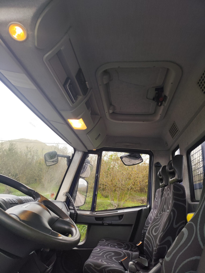 IVECO EUROCARGO 75E18 - Platós teherautó: 4 kép. IVECO EUROCARGO 75E18 - Platós teherautó: 4 kép.