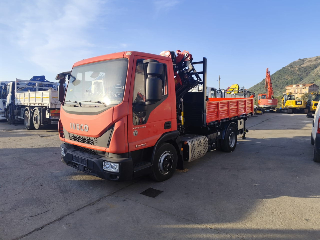 IVECO EUROCARGO 80-190 - Darus autó, Billenőplatós teherautó: 2 kép. IVECO EUROCARGO 80-190 - Darus autó, Billenőplatós teherautó: 2 kép.
