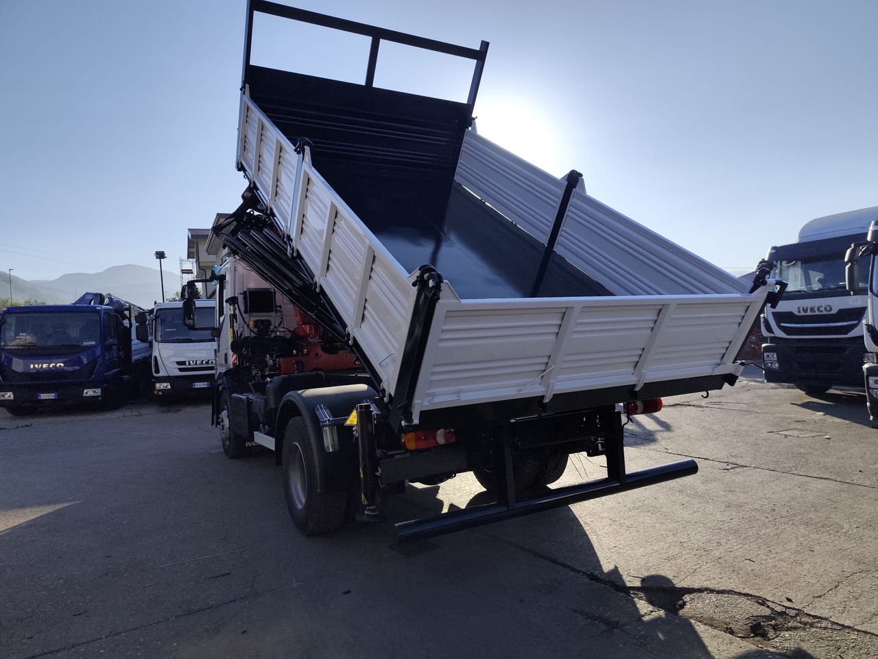IVECO EUROCARGO 80-190 - Alvaz teherautó: 4 kép. IVECO EUROCARGO 80-190 - Alvaz teherautó: 4 kép.