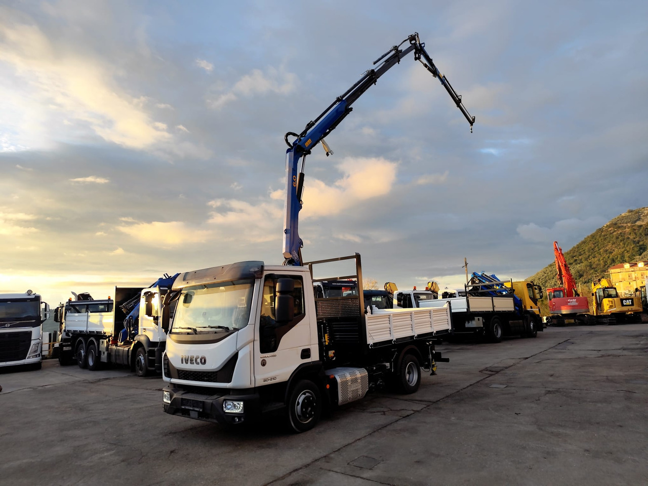 Darus autó, Billenőplatós teherautó IVECO EUROCARGO 80-210: 36 kép.