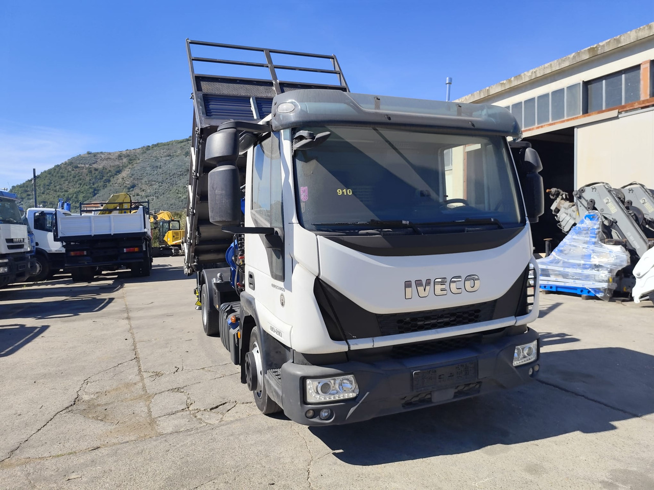 IVECO EUROCARGO 80-210 - Darus autó, Billenőplatós teherautó: 5 kép. IVECO EUROCARGO 80-210 - Darus autó, Billenőplatós teherautó: 5 kép.