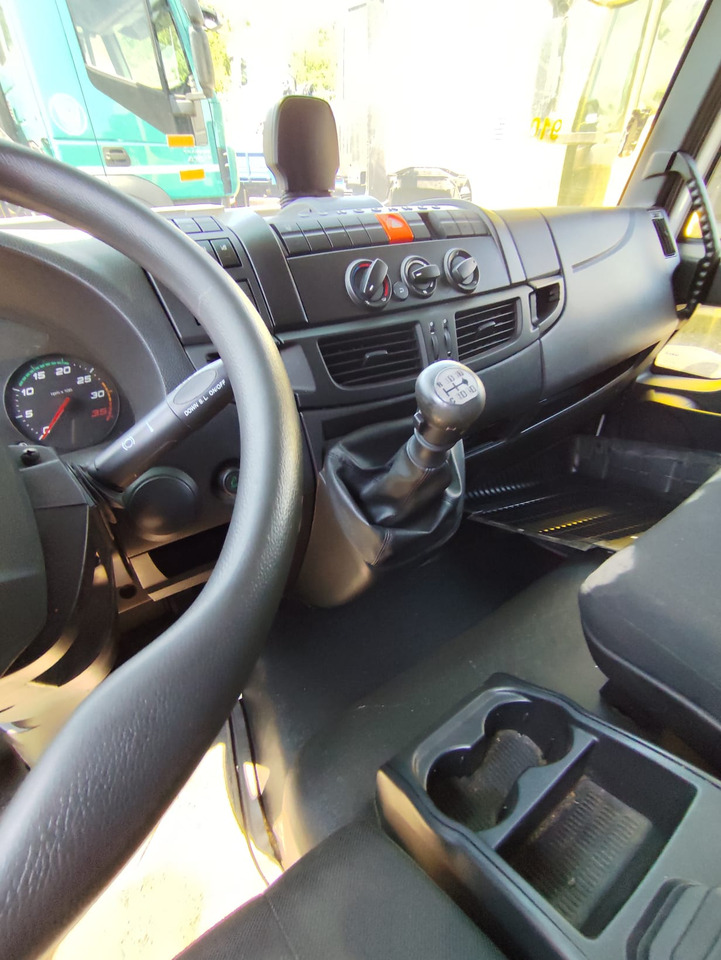 IVECO EUROCARGO 80-210 - Alvaz teherautó: 4 kép. IVECO EUROCARGO 80-210 - Alvaz teherautó: 4 kép.