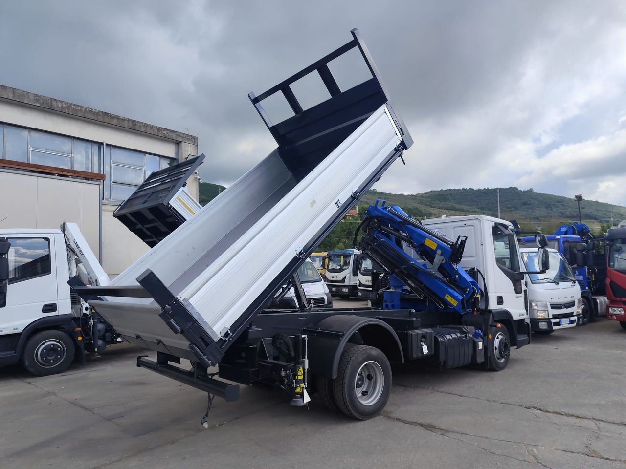 IVECO EUROCARGO 80-220 - Darus autó: 4 kép. IVECO EUROCARGO 80-220 - Darus autó: 4 kép.