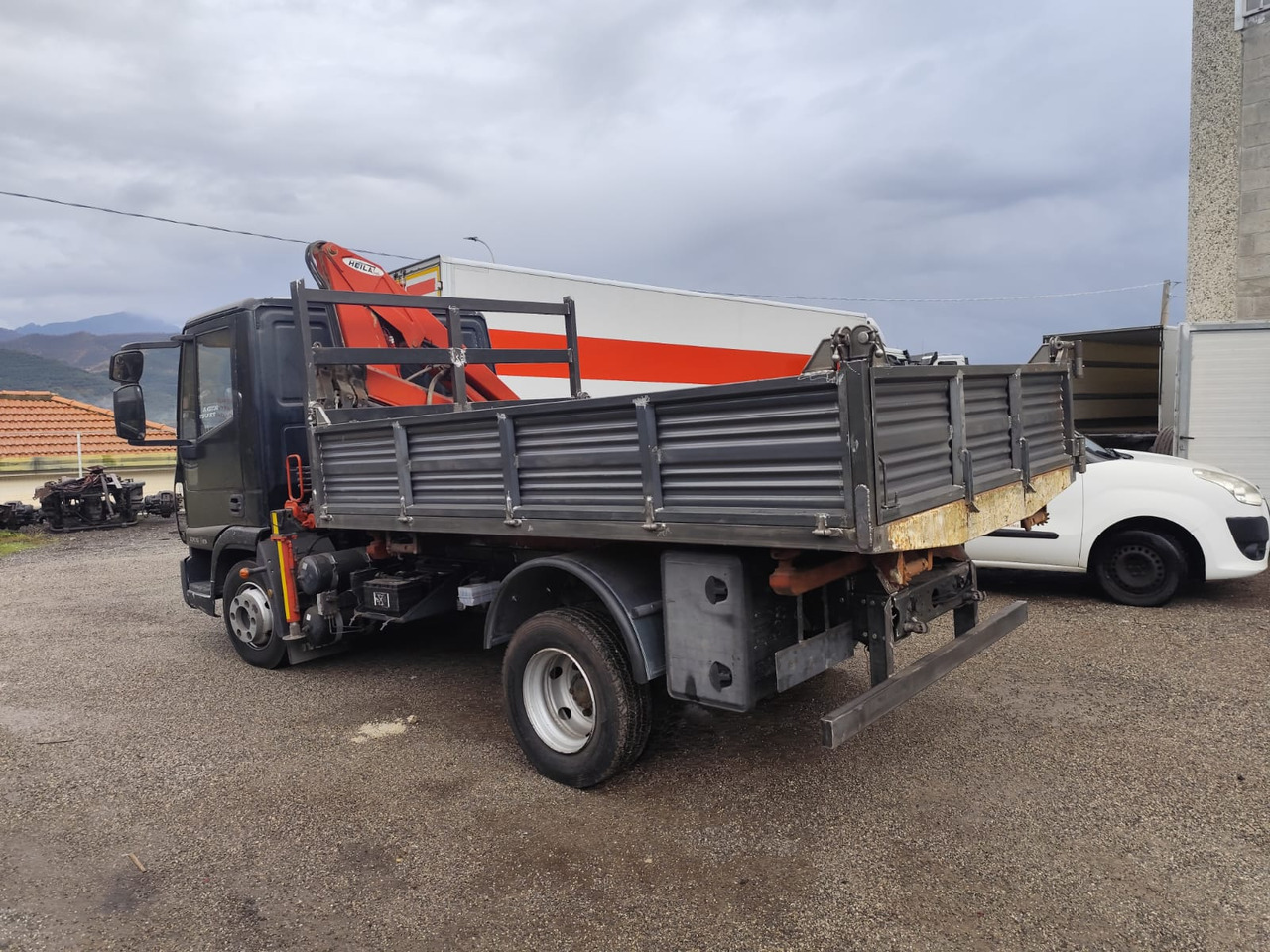 IVECO EUROCARGO 80E18 - Darus autó, Billenőplatós teherautó: 3 kép. IVECO EUROCARGO 80E18 - Darus autó, Billenőplatós teherautó: 3 kép.