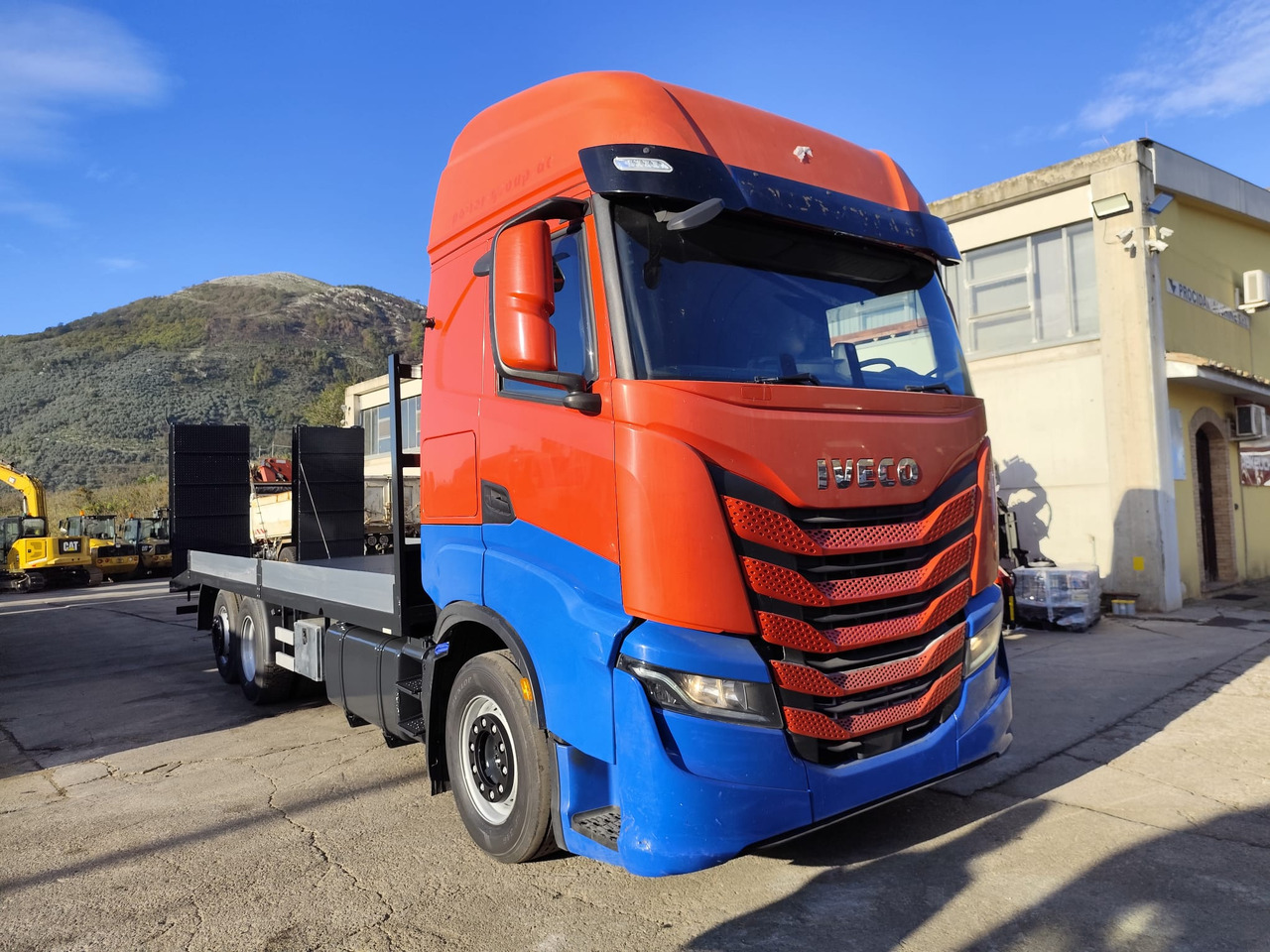 IVECO S-WAY AS260S48 Y - Platós teherautó: 5 kép. IVECO S-WAY AS260S48 Y - Platós teherautó: 5 kép.