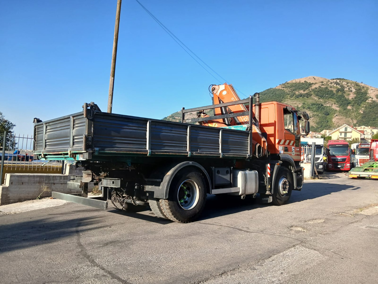 Darus autó, Billenőplatós teherautó IVECO STRALIS 190S31: 16 kép.