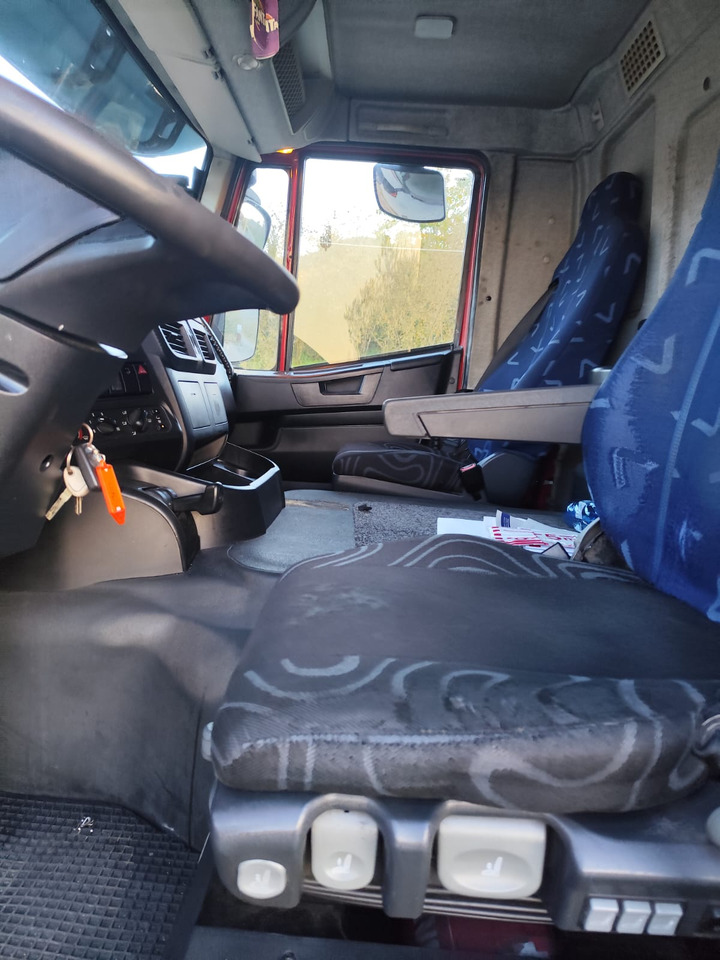 IVECO STRALIS 190S31 - Horgos rakodó teherautó: 3 kép. IVECO STRALIS 190S31 - Horgos rakodó teherautó: 3 kép.