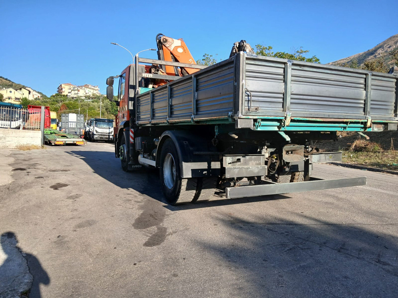 Darus autó, Billenőplatós teherautó IVECO STRALIS 190S31: 6 kép.