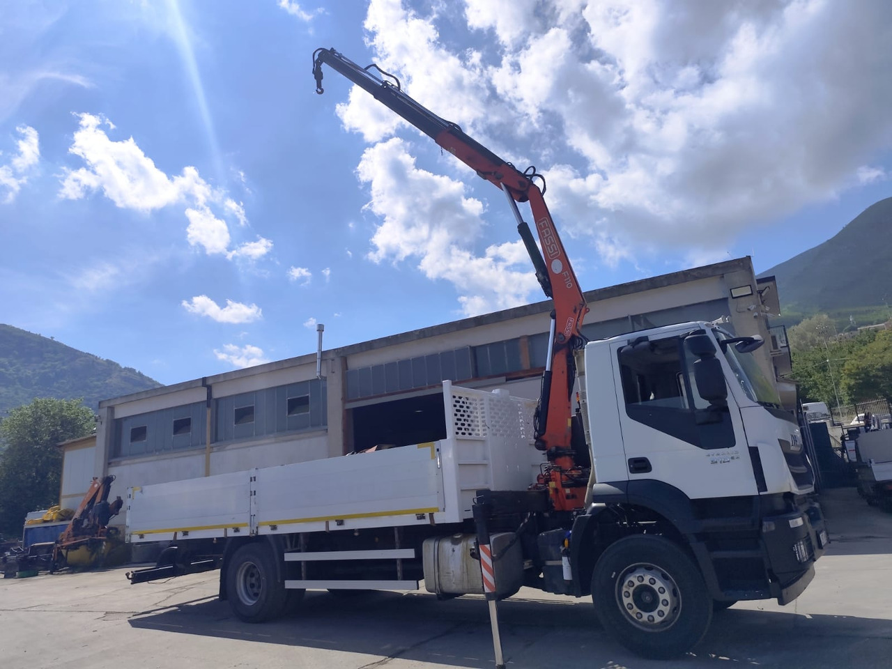 IVECO STRALIS 190S31 - Darus autó: 3 kép. IVECO STRALIS 190S31 - Darus autó: 3 kép.