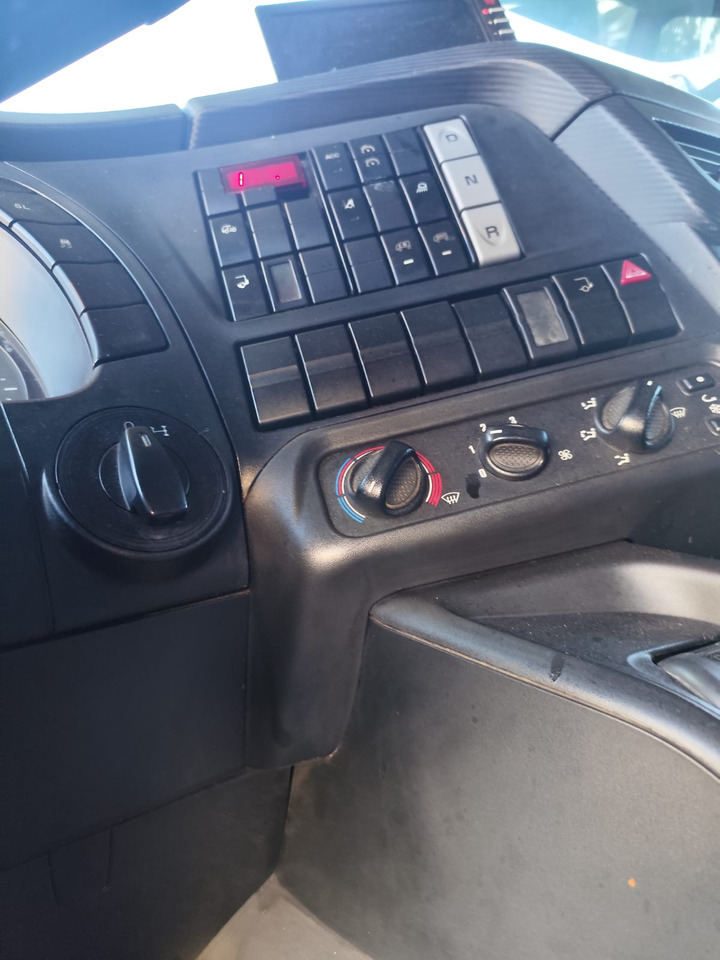 IVECO STRALIS 190S31 - Horgos rakodó teherautó: 5 kép. IVECO STRALIS 190S31 - Horgos rakodó teherautó: 5 kép.