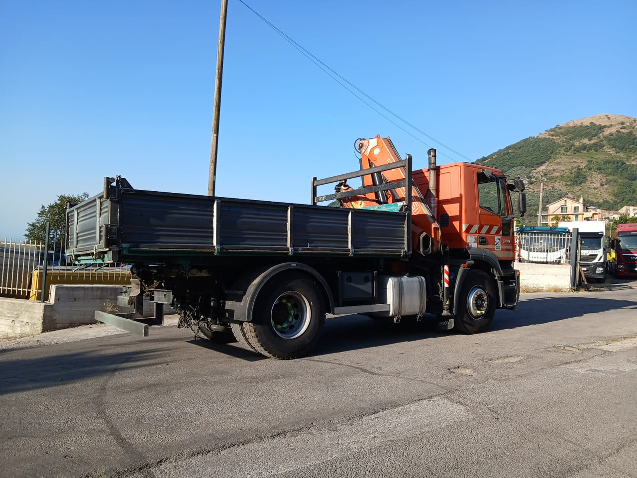 Darus autó, Billenőplatós teherautó IVECO STRALIS 190S31: 13 kép.