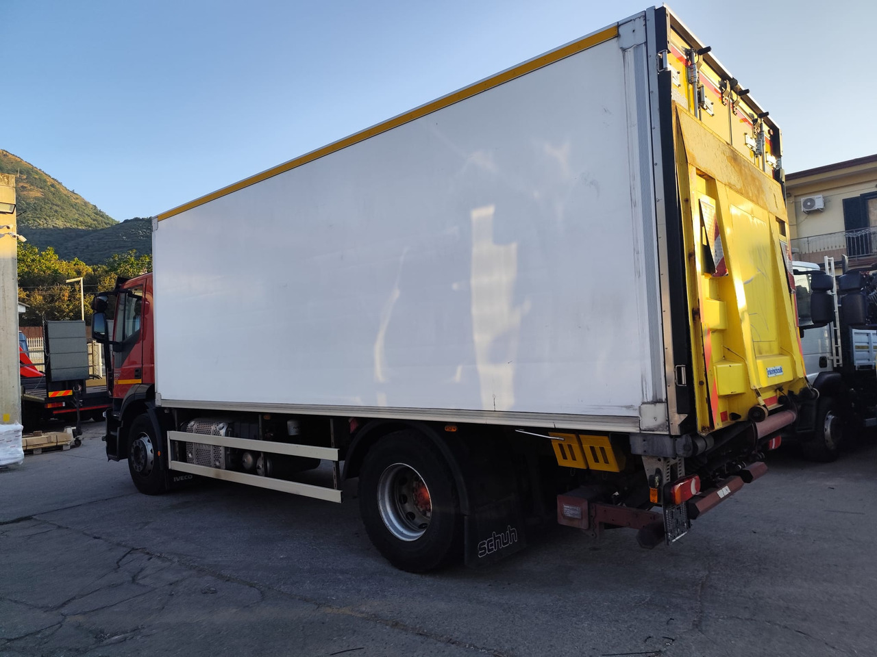 IVECO STRALIS 190S31 - Alvaz teherautó: 5 kép. IVECO STRALIS 190S31 - Alvaz teherautó: 5 kép.