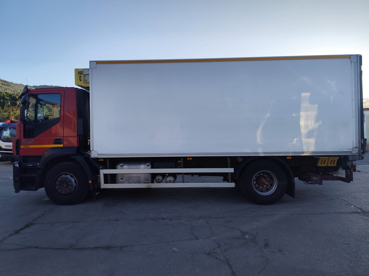 IVECO STRALIS 190S31 - Alvaz teherautó: 4 kép. IVECO STRALIS 190S31 - Alvaz teherautó: 4 kép.