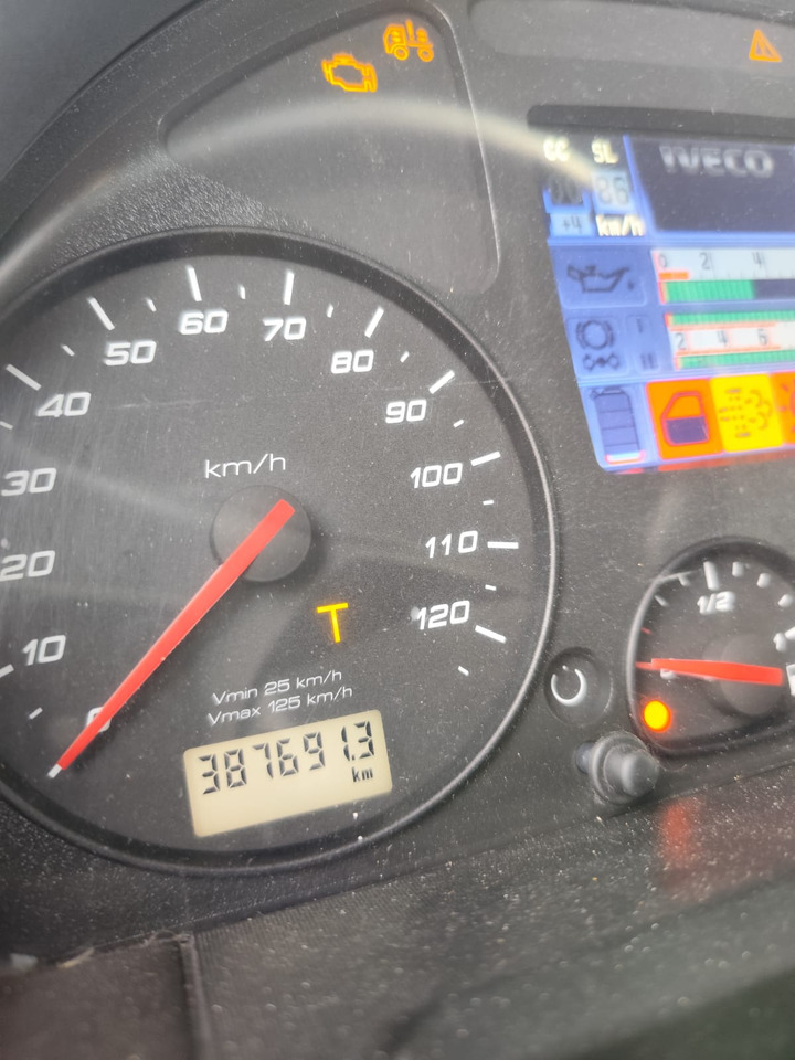 IVECO STRALIS 190S31 - Horgos rakodó teherautó: 4 kép. IVECO STRALIS 190S31 - Horgos rakodó teherautó: 4 kép.