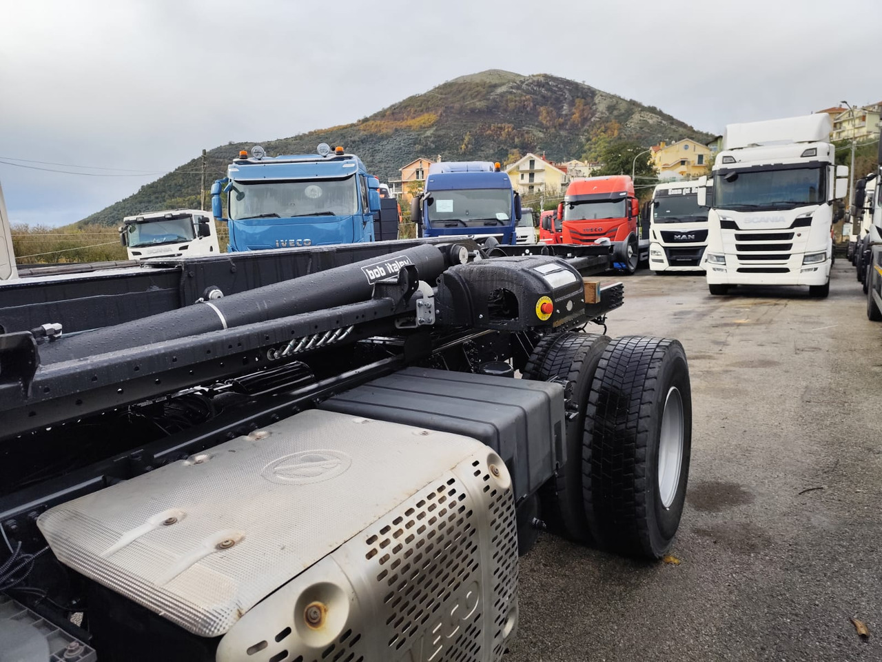IVECO STRALIS 190S31 - Horgos rakodó teherautó: 2 kép. IVECO STRALIS 190S31 - Horgos rakodó teherautó: 2 kép.