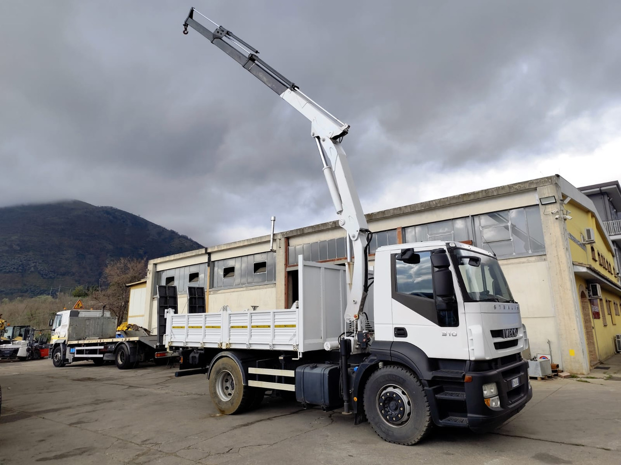 IVECO STRALIS AD 190S31P - Darus autó: 1 kép. IVECO STRALIS AD 190S31P - Darus autó: 1 kép.