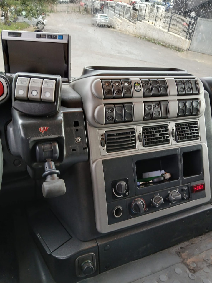 IVECO STRALIS AD 260S31 - Alvaz teherautó: 3 kép. IVECO STRALIS AD 260S31 - Alvaz teherautó: 3 kép.