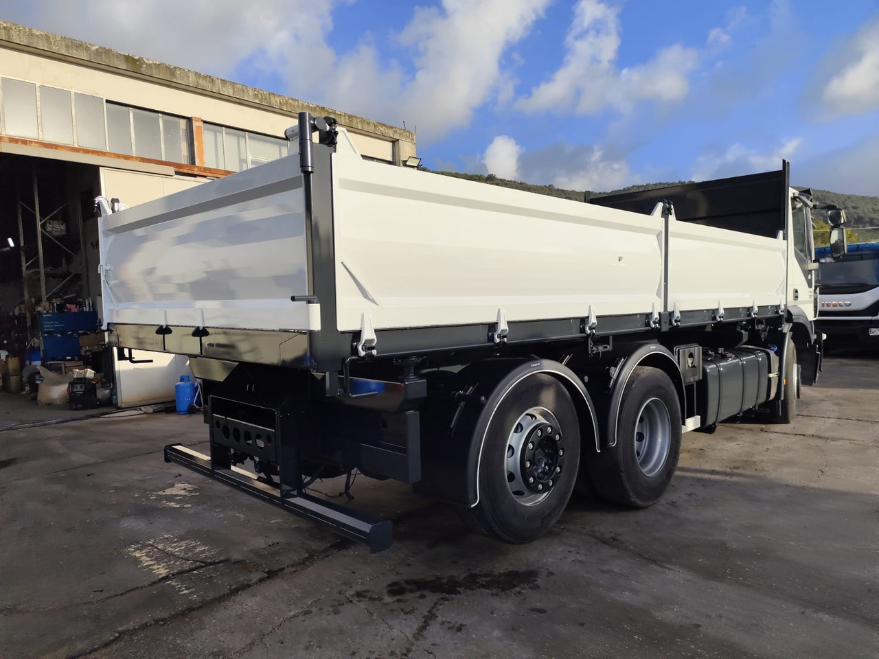 IVECO STRALIS AD 260S31 - Billenőplatós teherautó: 5 kép. IVECO STRALIS AD 260S31 - Billenőplatós teherautó: 5 kép.