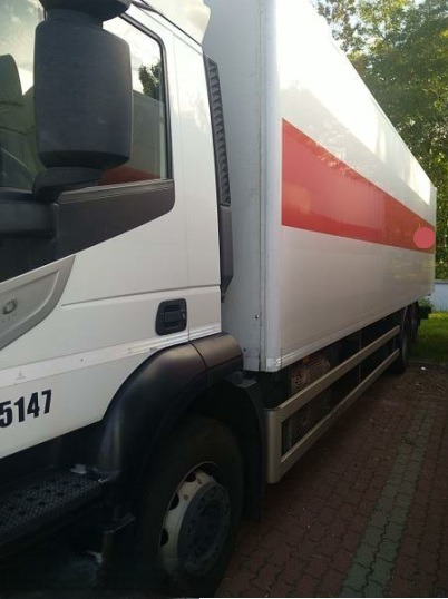 IVECO STRALIS AD 260S31 XP - Dobozos felépítményű teherautó: 2 kép. IVECO STRALIS AD 260S31 XP - Dobozos felépítményű teherautó: 2 kép.