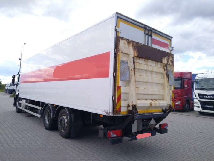 IVECO STRALIS AD 260S31 XP - Dobozos felépítményű teherautó: 3 kép. IVECO STRALIS AD 260S31 XP - Dobozos felépítményű teherautó: 3 kép.