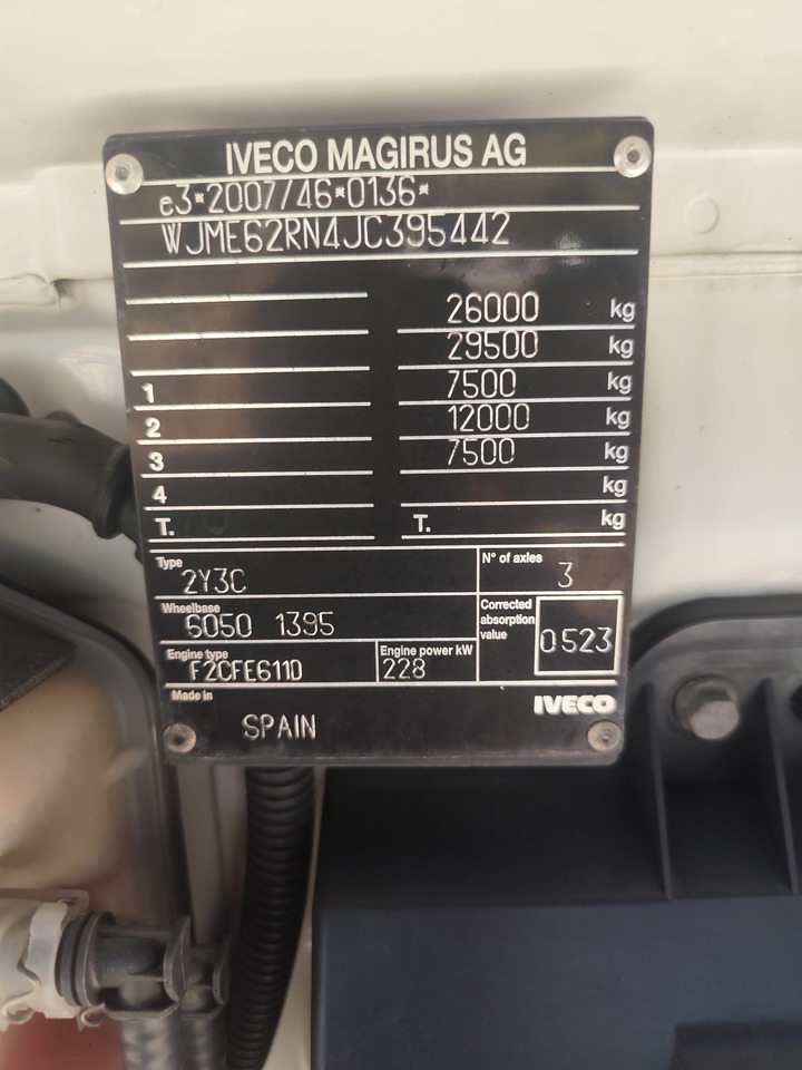 IVECO STRALIS AD 260S31 XP - Darus autó: 2 kép. IVECO STRALIS AD 260S31 XP - Darus autó: 2 kép.