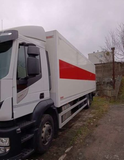 IVECO STRALIS AD 260S31 XP - Dobozos felépítményű teherautó: 2 kép. IVECO STRALIS AD 260S31 XP - Dobozos felépítményű teherautó: 2 kép.