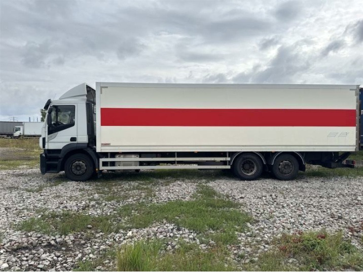 IVECO STRALIS AD 260S31 XP - Alvaz teherautó: 2 kép. IVECO STRALIS AD 260S31 XP - Alvaz teherautó: 2 kép.