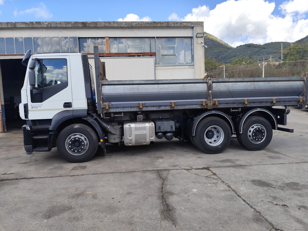 IVECO STRALIS AD 260S31 XP - Billenőplatós teherautó: 5 kép. IVECO STRALIS AD 260S31 XP - Billenőplatós teherautó: 5 kép.