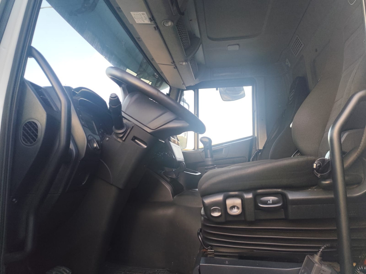 IVECO STRALIS AD 260S31 XP - Alvaz teherautó: 2 kép. IVECO STRALIS AD 260S31 XP - Alvaz teherautó: 2 kép.