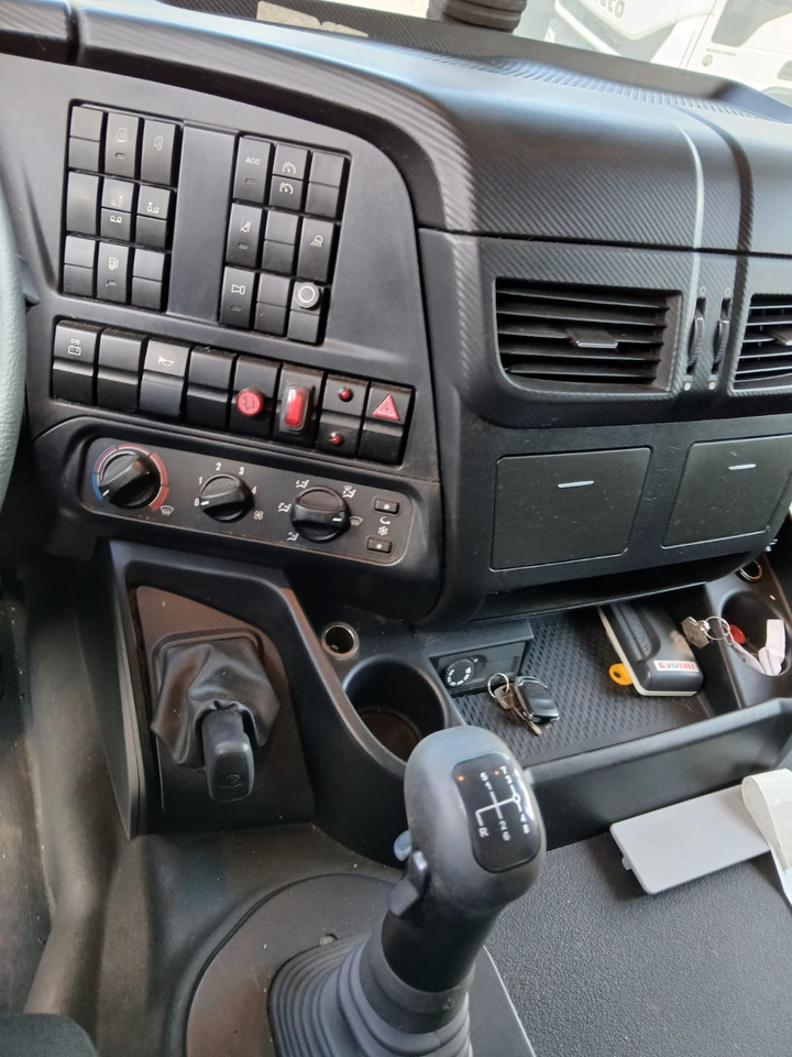 IVECO STRALIS AD 260S31 Y/P - Horgos rakodó teherautó: 5 kép. IVECO STRALIS AD 260S31 Y/P - Horgos rakodó teherautó: 5 kép.
