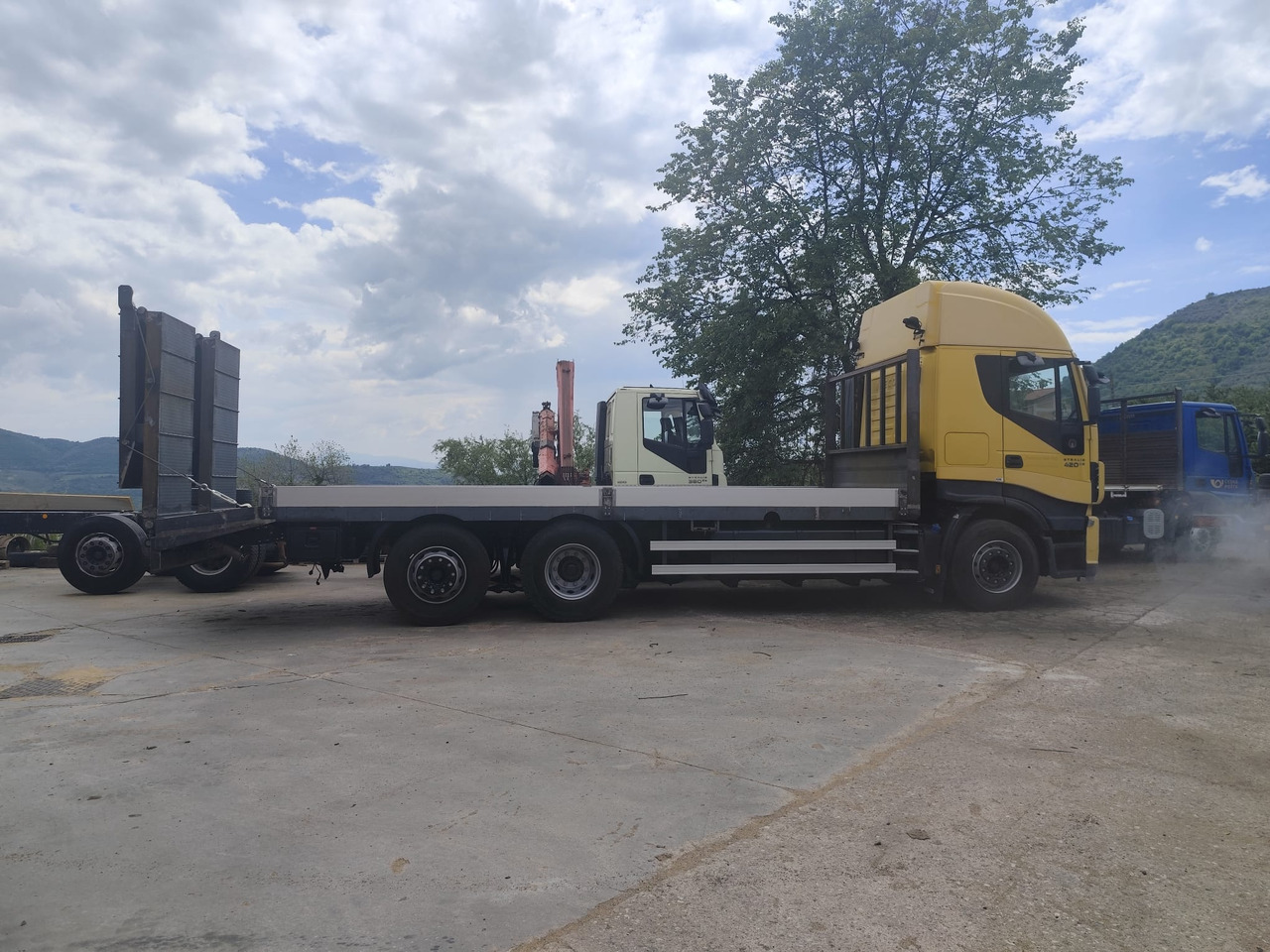 IVECO STRALIS AS 260S42 - Platós teherautó: 3 kép. IVECO STRALIS AS 260S42 - Platós teherautó: 3 kép.