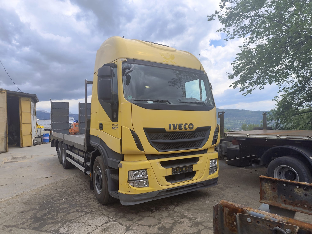 IVECO STRALIS AS 260S42 - Platós teherautó: 5 kép. IVECO STRALIS AS 260S42 - Platós teherautó: 5 kép.