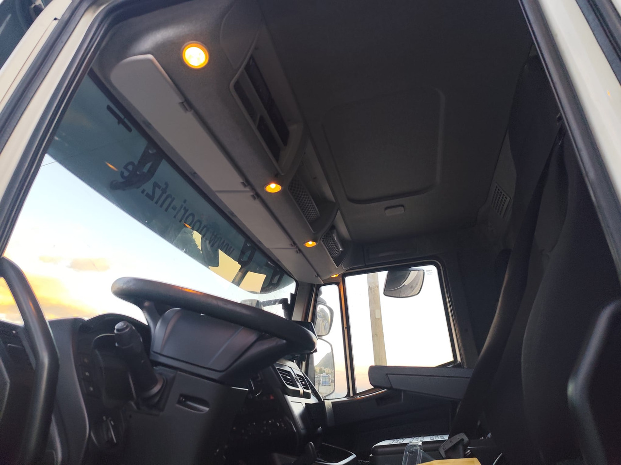 IVECO STRALIS AS 260S46 - Platós teherautó: 5 kép. IVECO STRALIS AS 260S46 - Platós teherautó: 5 kép.