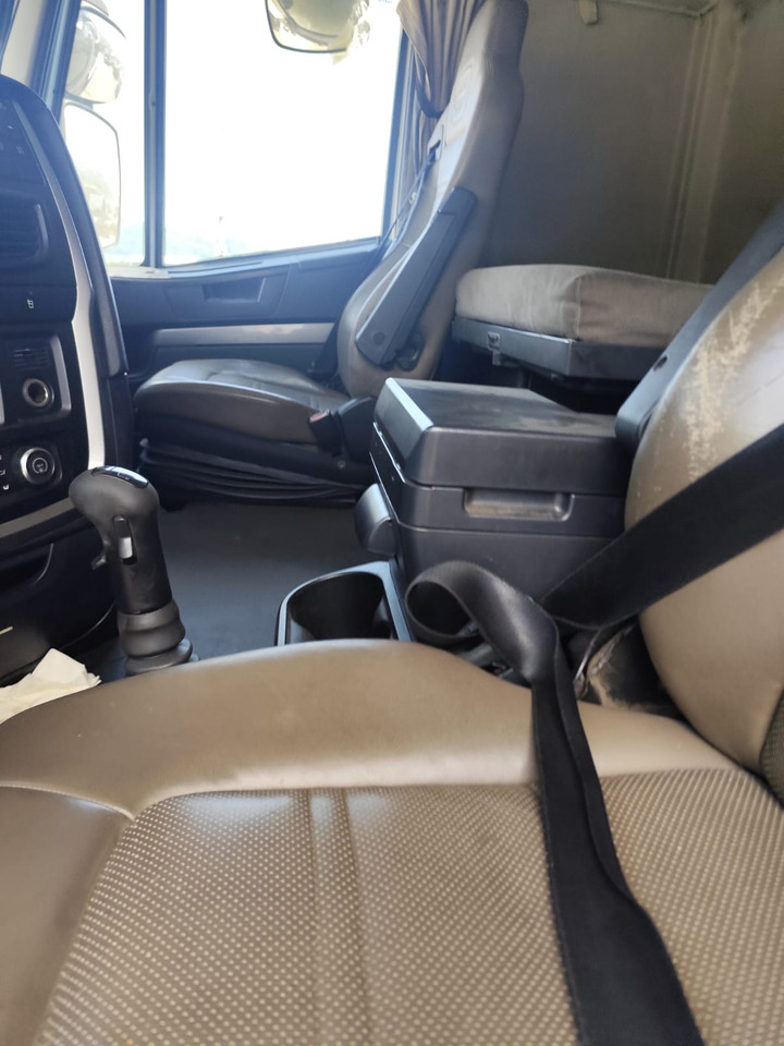 IVECO STRALIS AS 260S46 - Platós teherautó: 5 kép. IVECO STRALIS AS 260S46 - Platós teherautó: 5 kép.