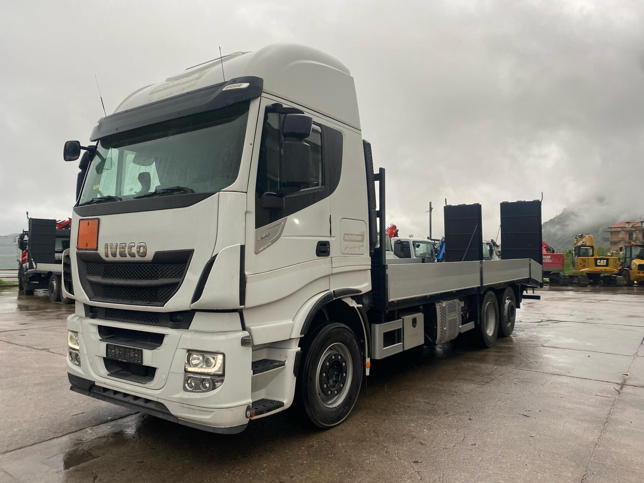 IVECO STRALIS AS 260S46 - Platós teherautó: 1 kép. IVECO STRALIS AS 260S46 - Platós teherautó: 1 kép.
