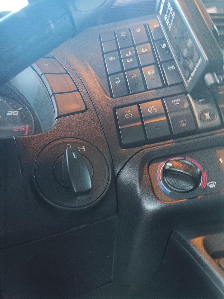 IVECO STRALIS AS 260S46 - Platós teherautó: 2 kép. IVECO STRALIS AS 260S46 - Platós teherautó: 2 kép.