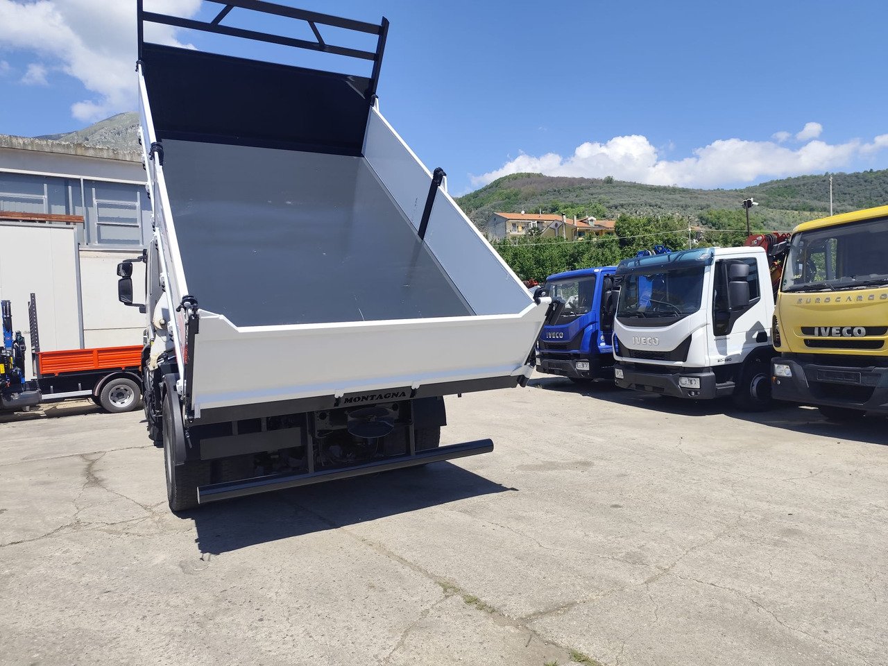 IVECO STRALIS CUBE 190S33 - Darus autó: 5 kép. IVECO STRALIS CUBE 190S33 - Darus autó: 5 kép.