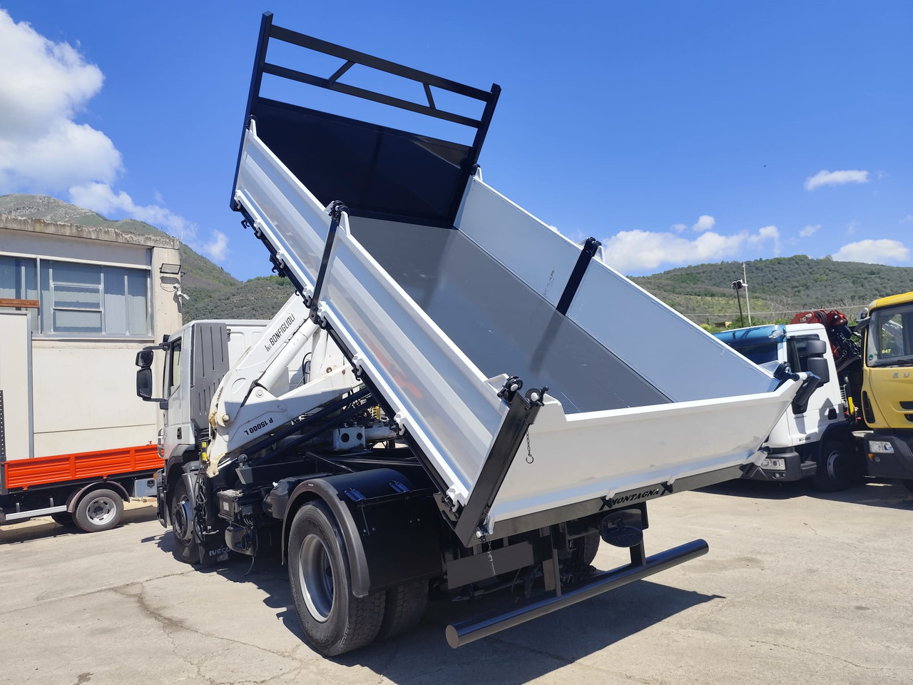 IVECO STRALIS CUBE 190S33 - Darus autó: 4 kép. IVECO STRALIS CUBE 190S33 - Darus autó: 4 kép.