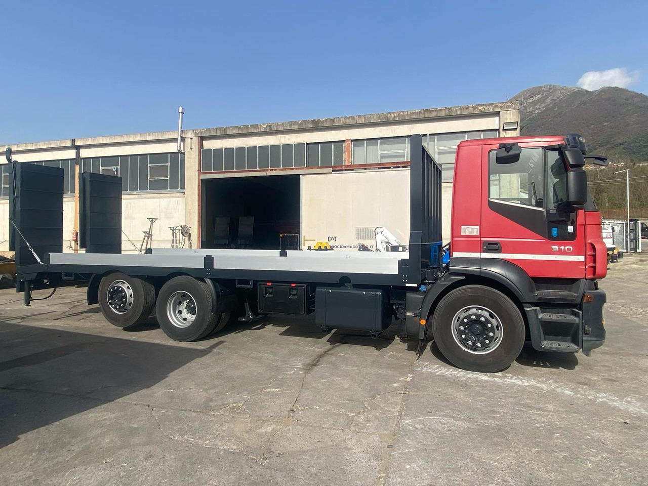 Platós teherautó IVECO STRALIS CUBE 260S31: 17 kép.