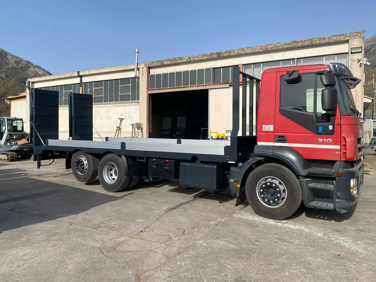 Platós teherautó IVECO STRALIS CUBE 260S31: 15 kép.