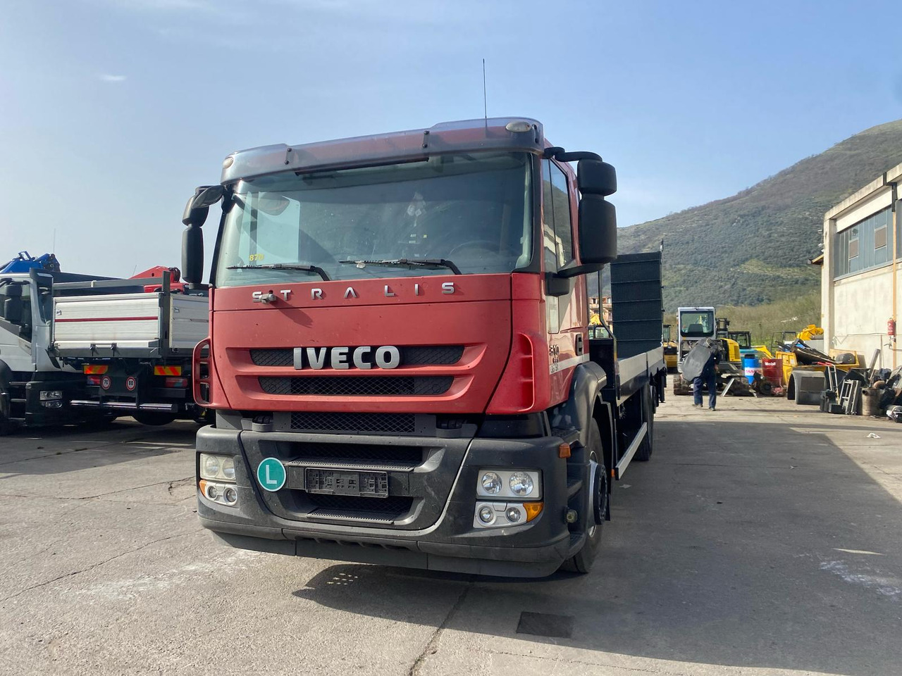 Platós teherautó IVECO STRALIS CUBE 260S31: 8 kép.